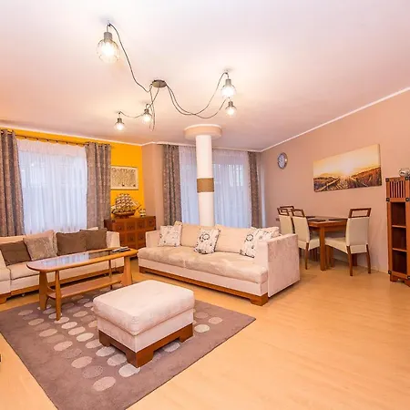 Delux Port * 科沃布热格